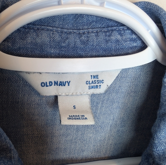 Old Navy The Classic Shirt Blue Denim Button-Up Top Women Small - Picture 3 of 9